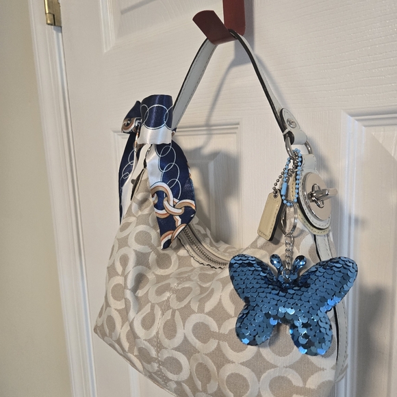 Coach Shoulderbag Signature Small Bag Green Satin Interior - Picture 9 of 16